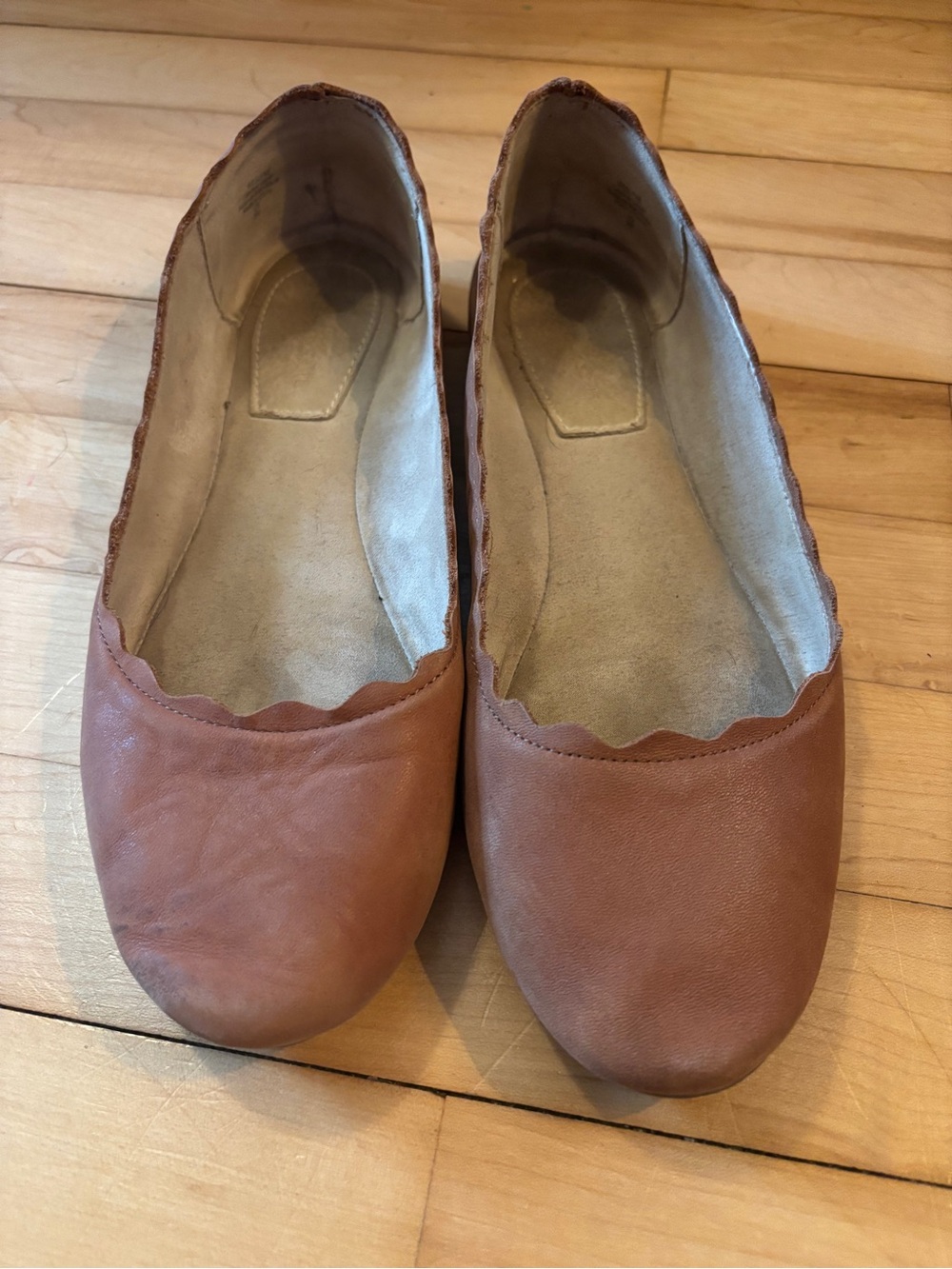 Women’s Scallop-Edge Leather Ballet Flats - Brown